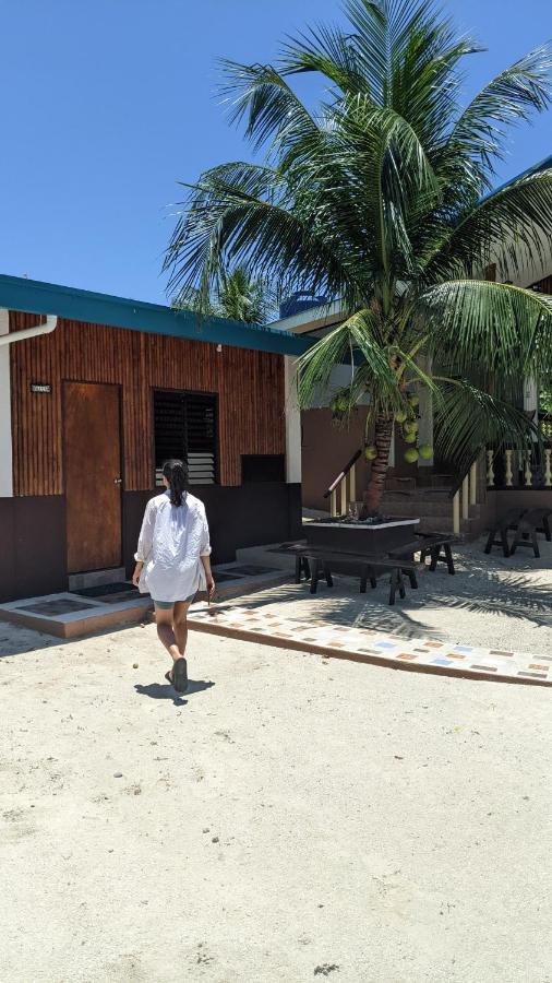 Maya Guest House - Sipaway Island San Carlos  Esterno foto